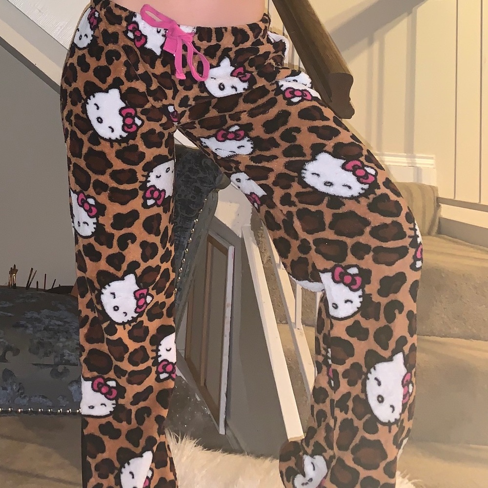 Hello kitty fluffy pants XS